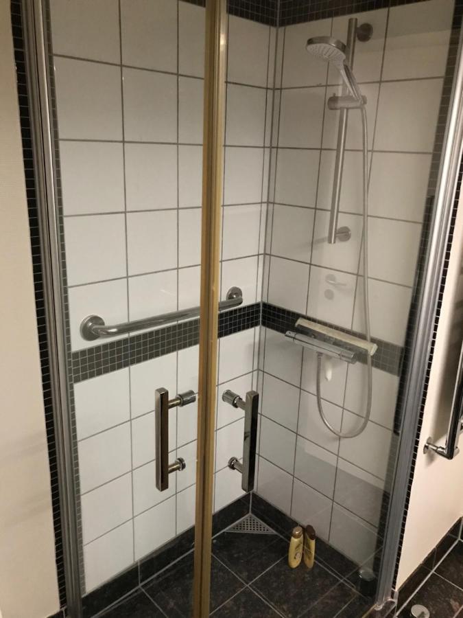 Fredelig Overnatning Ved Sundet Og Norrestrand So 霍森斯 外观 照片